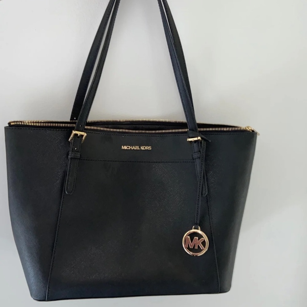 Michael kors tote